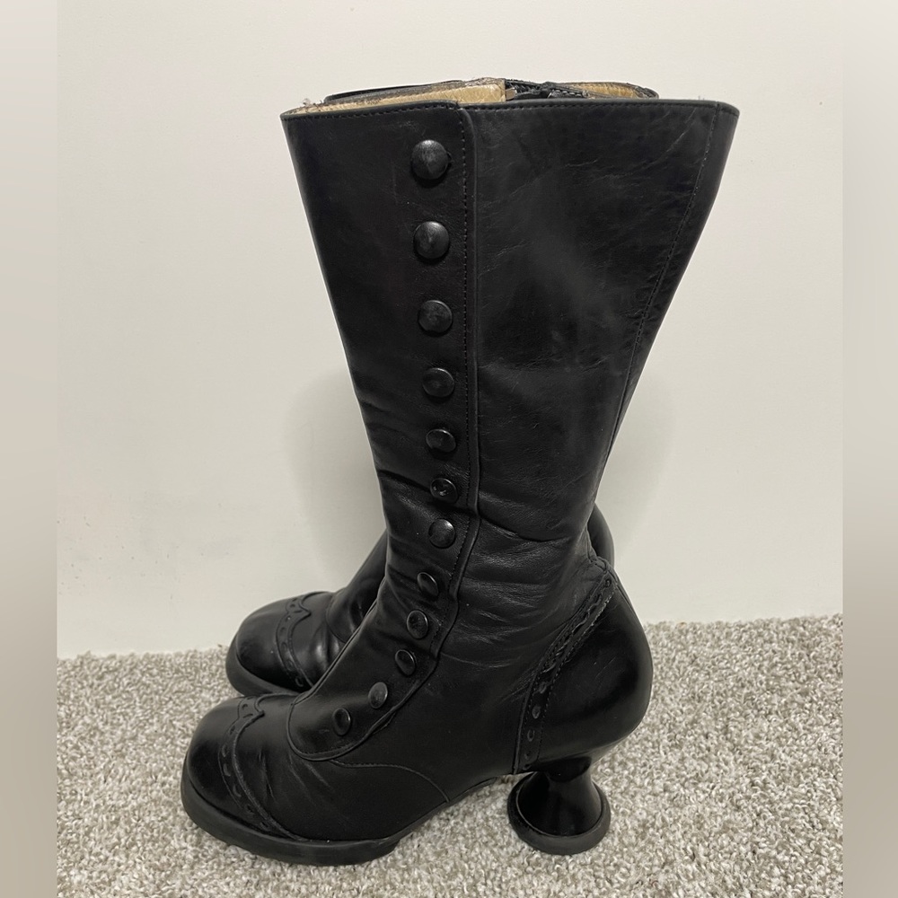 Women's Black Mid-Calf Button-Accent Heeled Boots - Picture 4 of 13